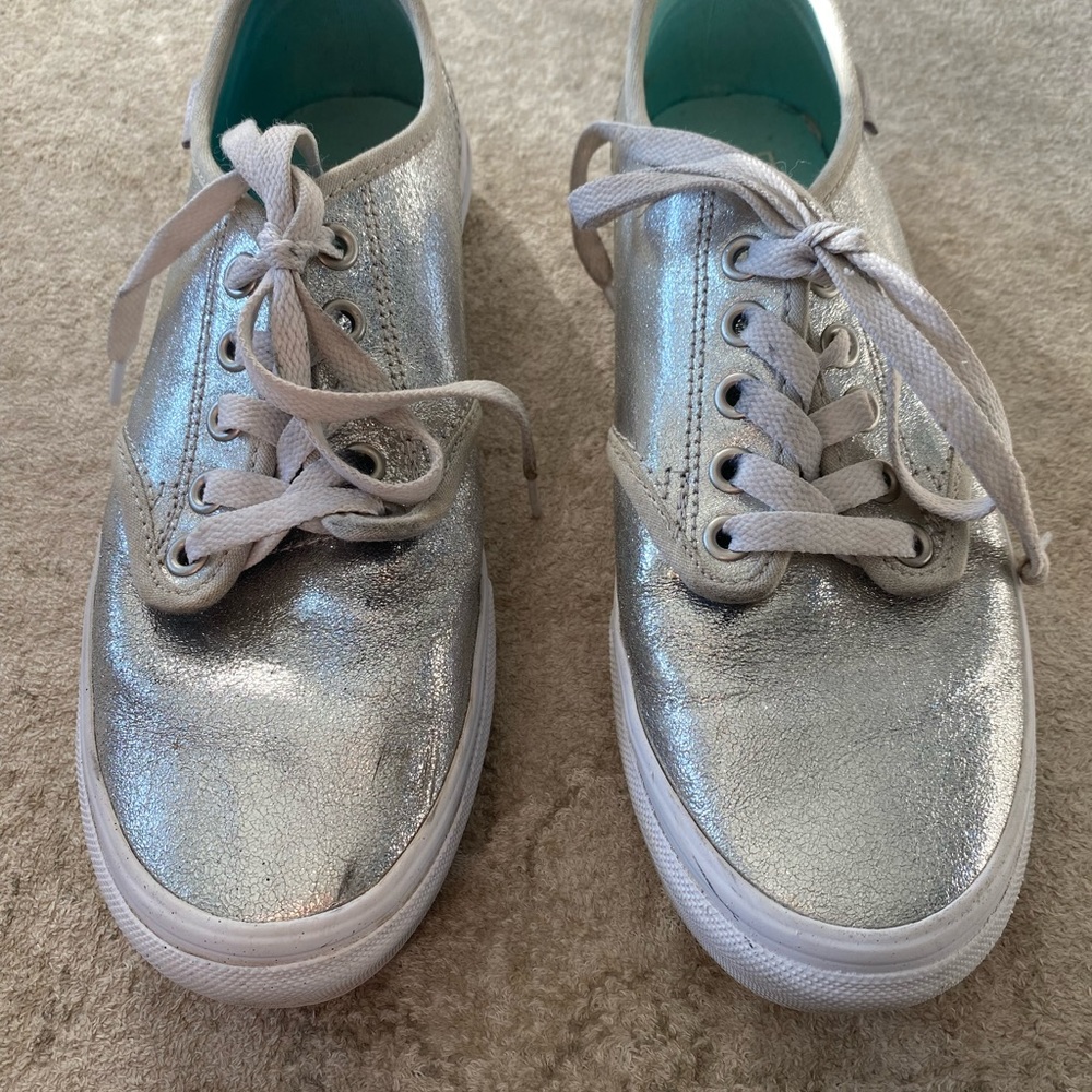 Ladies silver vans